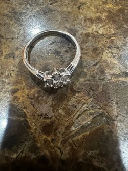 14 karat gold ring with diamonds size 7