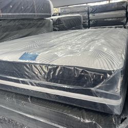 QUEEN SIZE ENGLANDER MATTRESS & BOX SPRING BED SET