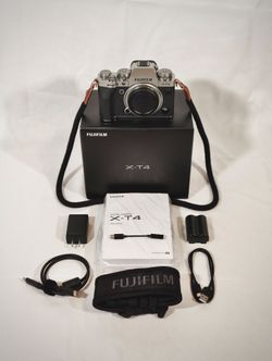 Fujifilm X-T4 Mirrorless Digital Camera Kit + Accessories (Like New)