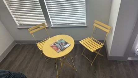 Yellow table with seeds looks like new 50$