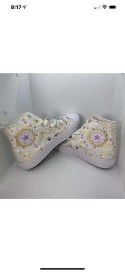 Converse Juniors WOMENS SZ 5 US CTAS White/Topaz Gold/Pink Hi Top Sneakers NWOB 666875F. New never worn , no box .   See the photos for condition. Fee