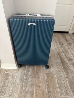 Large luggage/suit case