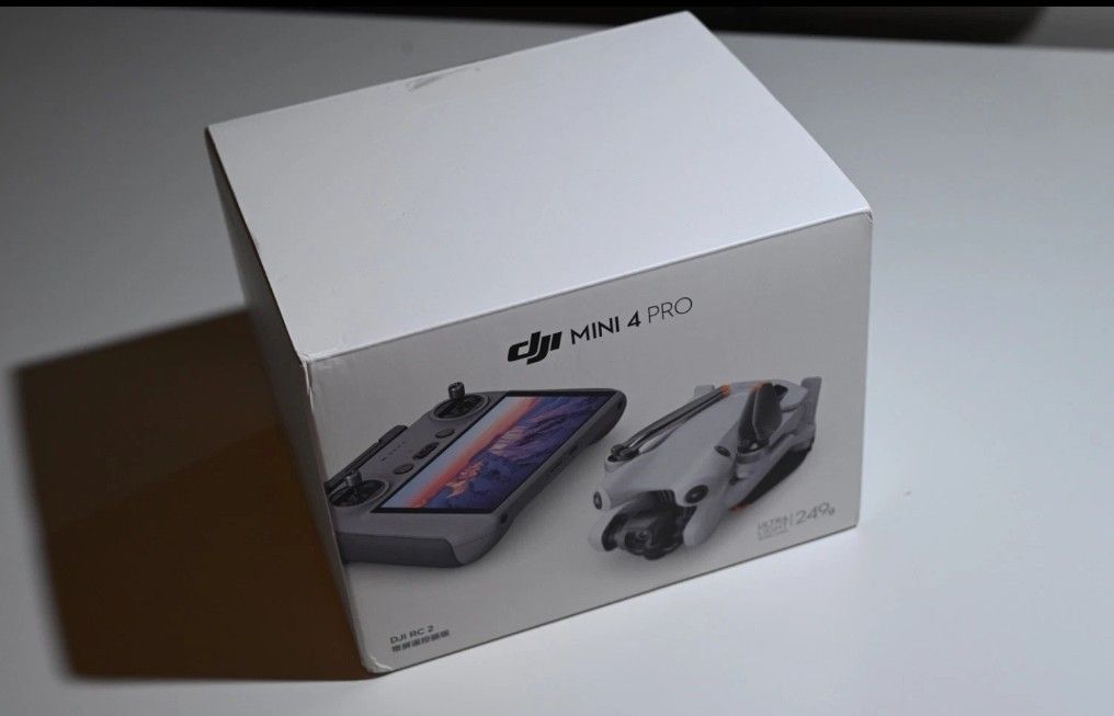 DJI Mini Pro 4 w/Intelligent Flight Battery Plus FlyMore combo.