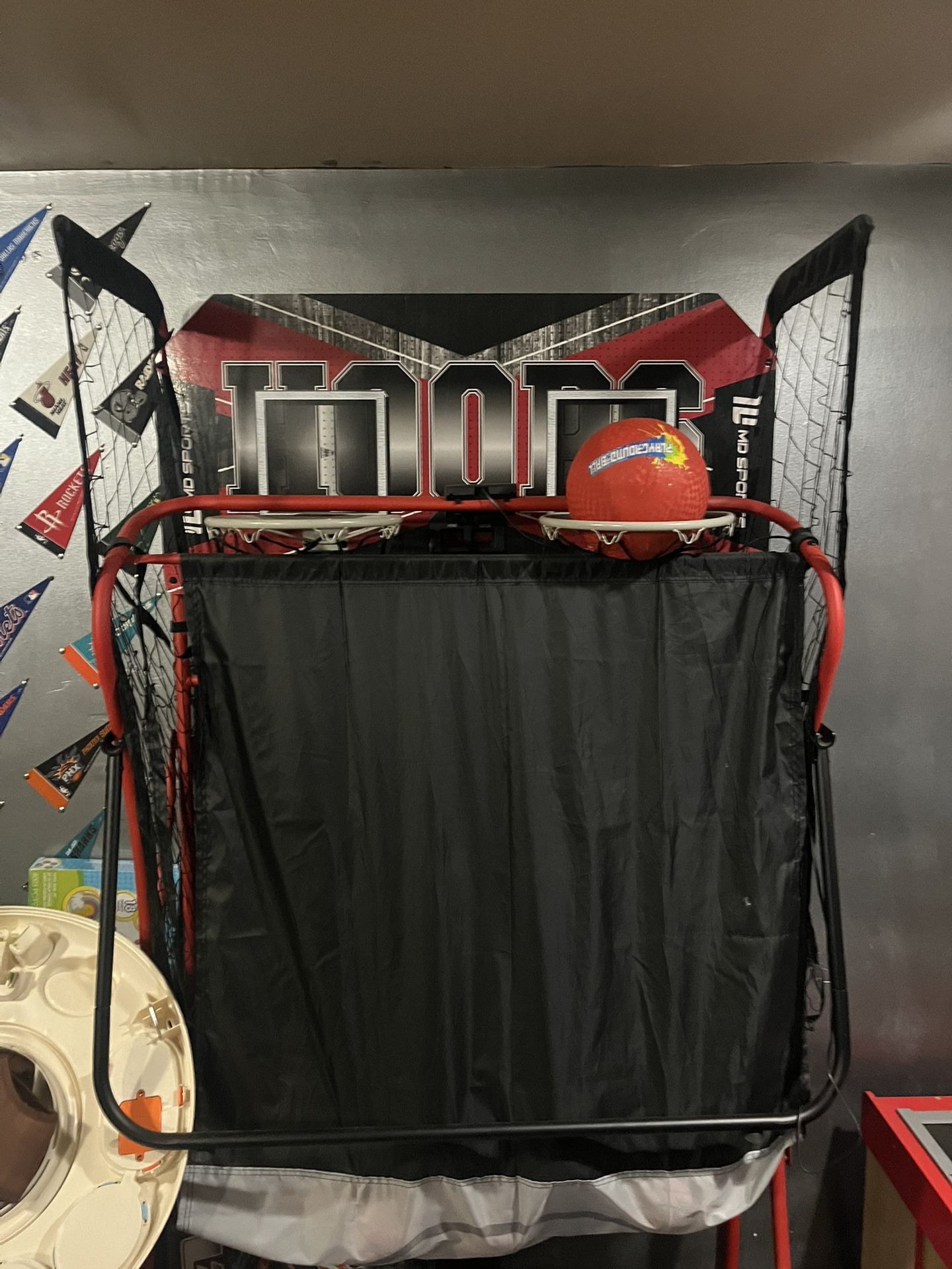 JD sports basketball hoop arcade