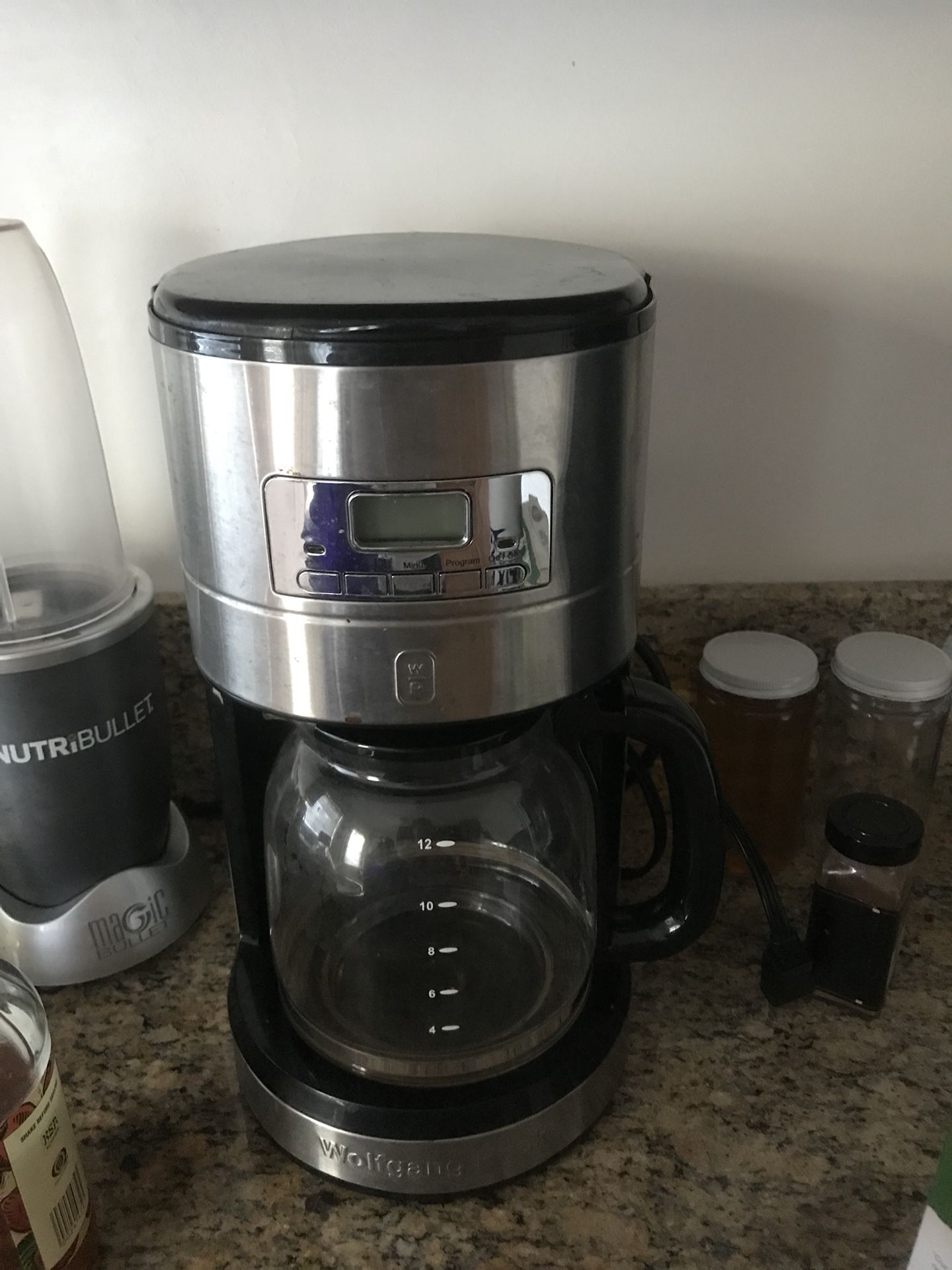 Wolfgang puck coffee machine $10;)