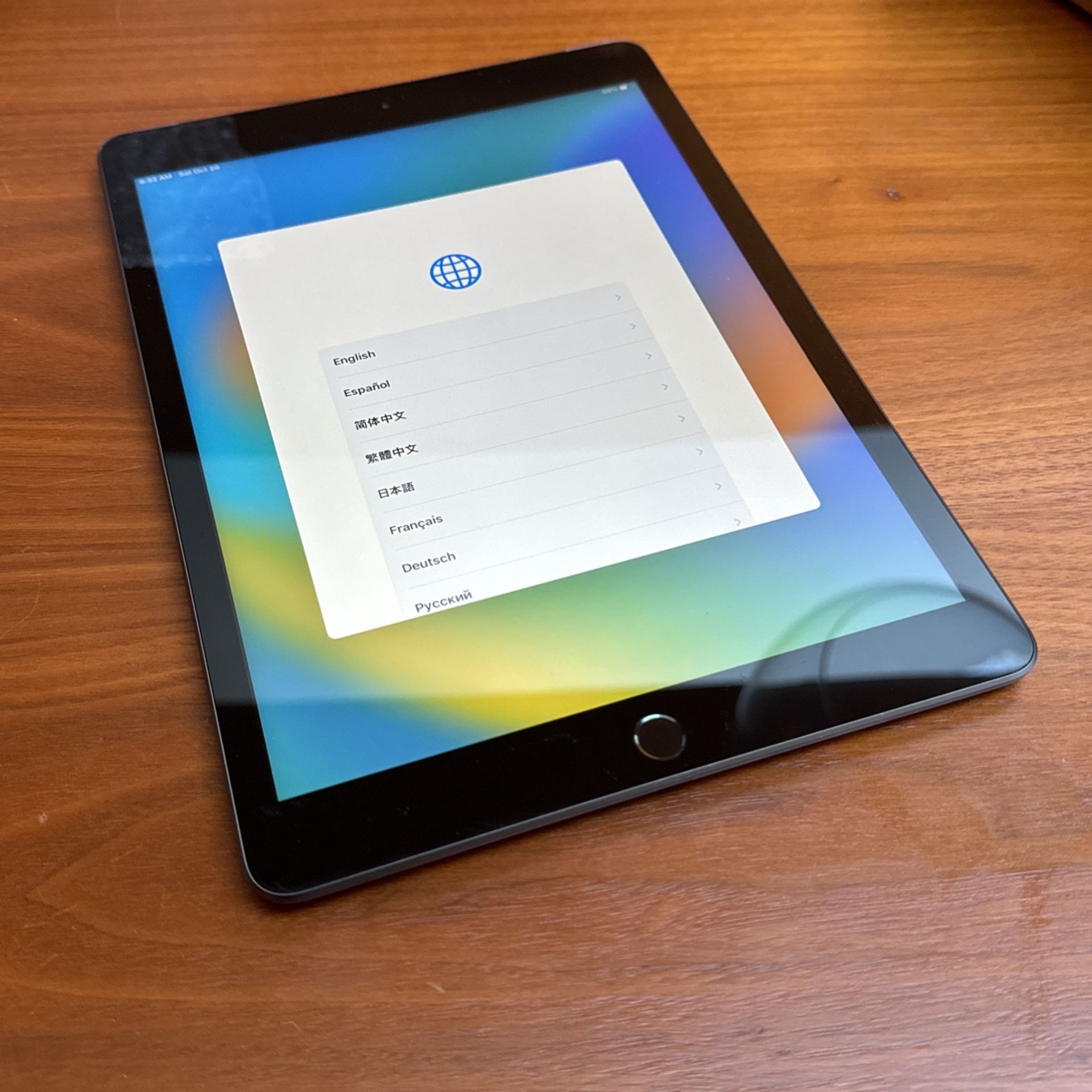 iPad 7th Gen WiFi + Cellular