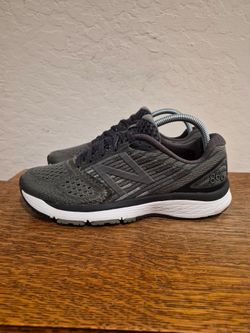 New Balance 860v9 Athletic Running Shoes 
Men's Size US 7.5 2E