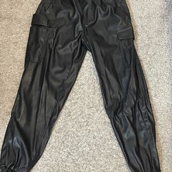 faux leather cargo pants size small in women