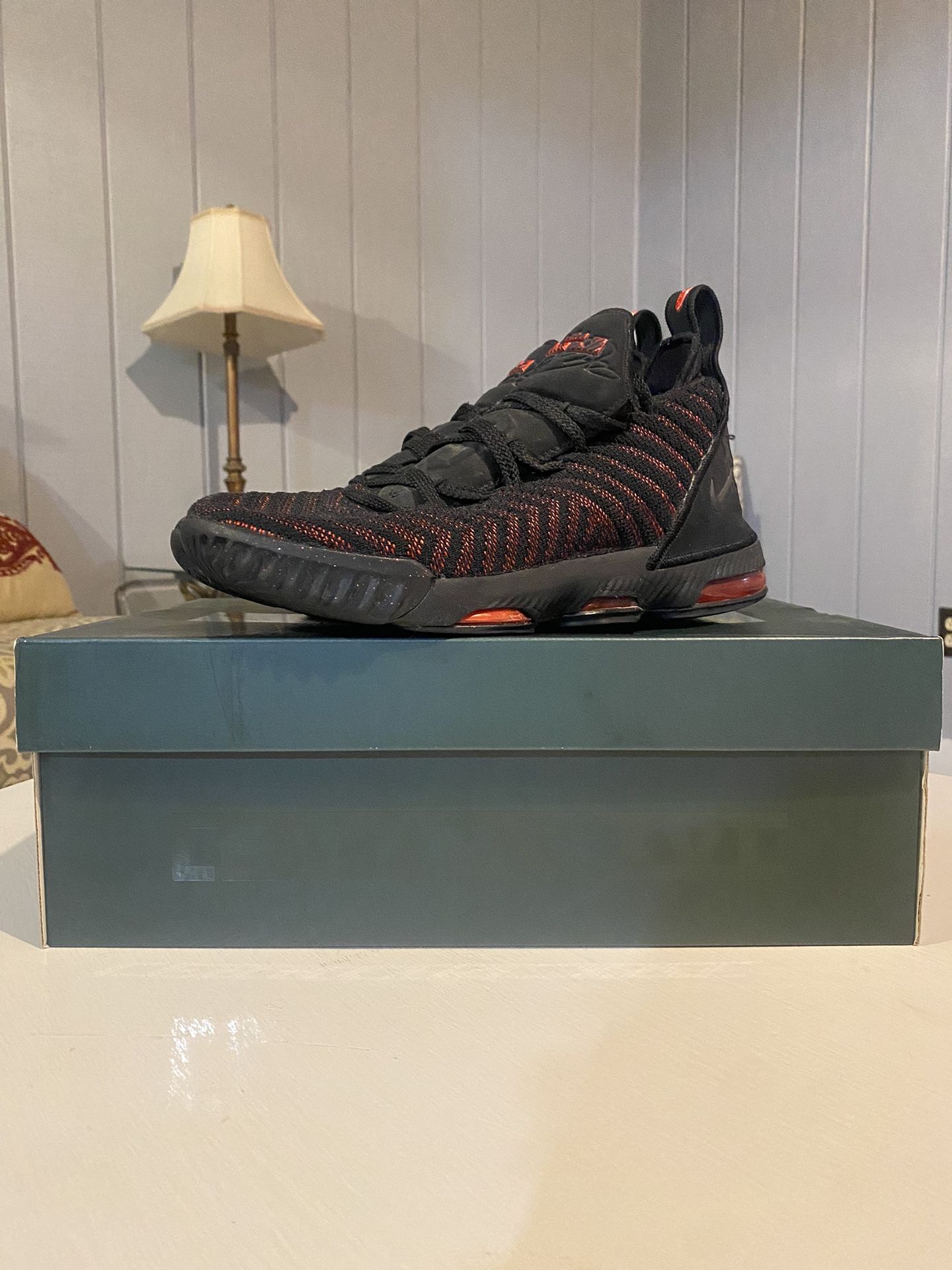 Lebron 16 Bred (US Y7)