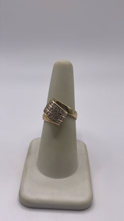 14k gold ring with clear CZ