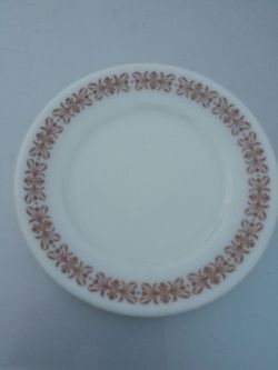 42 Vintagyee 704 Pyrex Tableware 6 3/4" Milk Glass plates