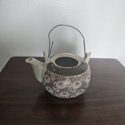 Kutani Ware Akae Phoenix Teapot