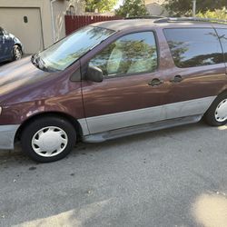 1998 Toyota Sienna LE