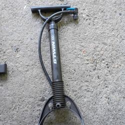 BTWIN 100 Bicycle Pump 