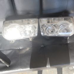 Chrysler 300 Head Lights 