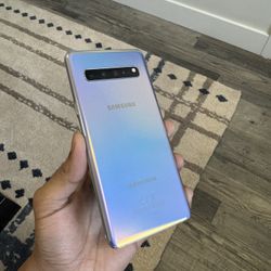 Samsung Galaxy S10 5G, 256 GBs, Unlocked, Exce Condition, Clean IMEI, Fully Functional 