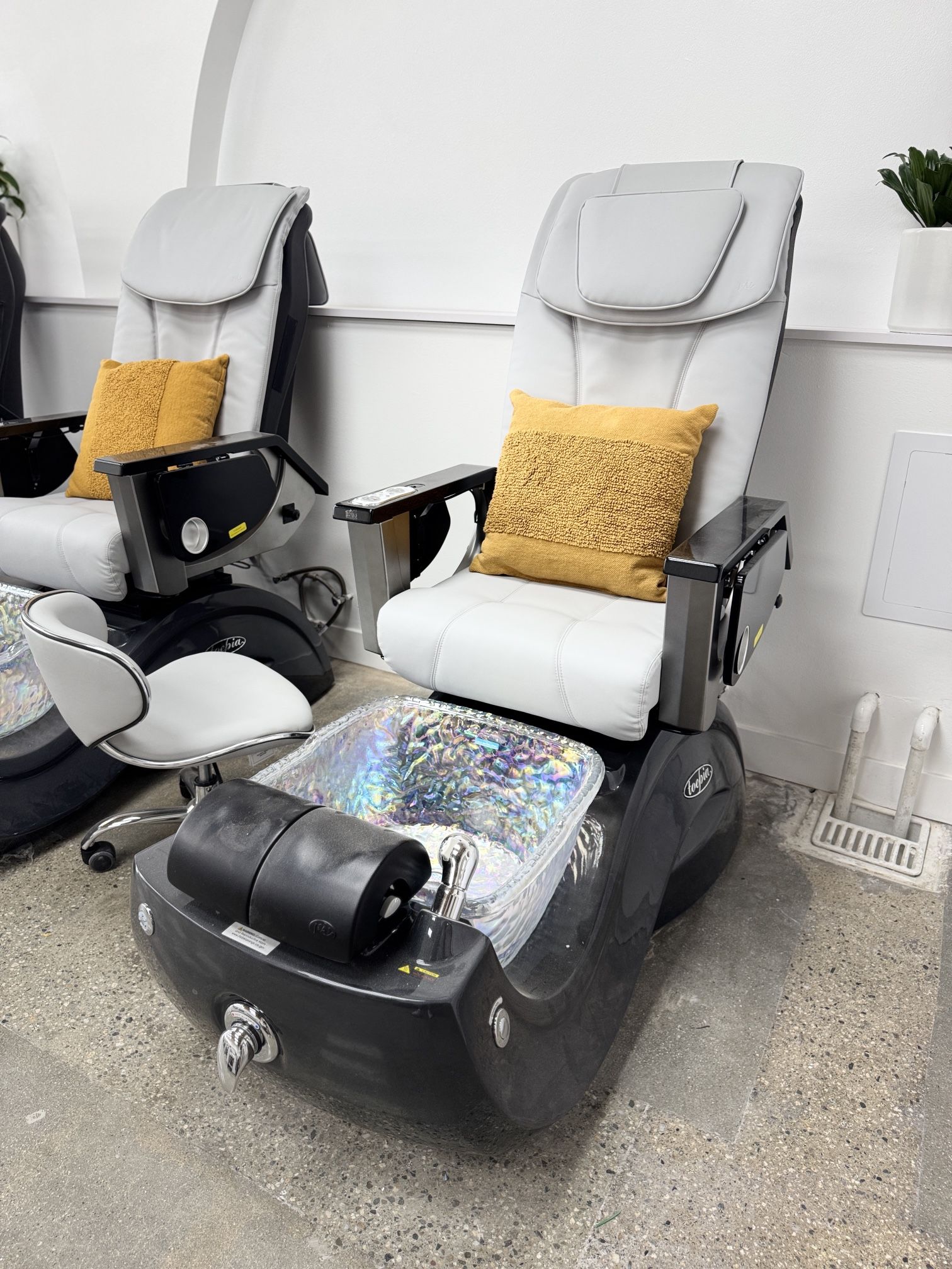 Brand New J&A Custom Toepia Spa Chair For Nail Salon