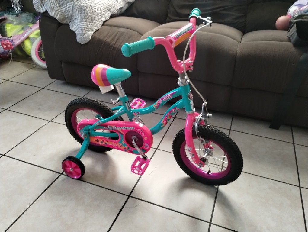 Bicycle Girl Schwinn 12" 