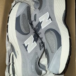 NEW! New Balance 2002R Sneakers – Big Kids Size 6 (Brand New in Box)