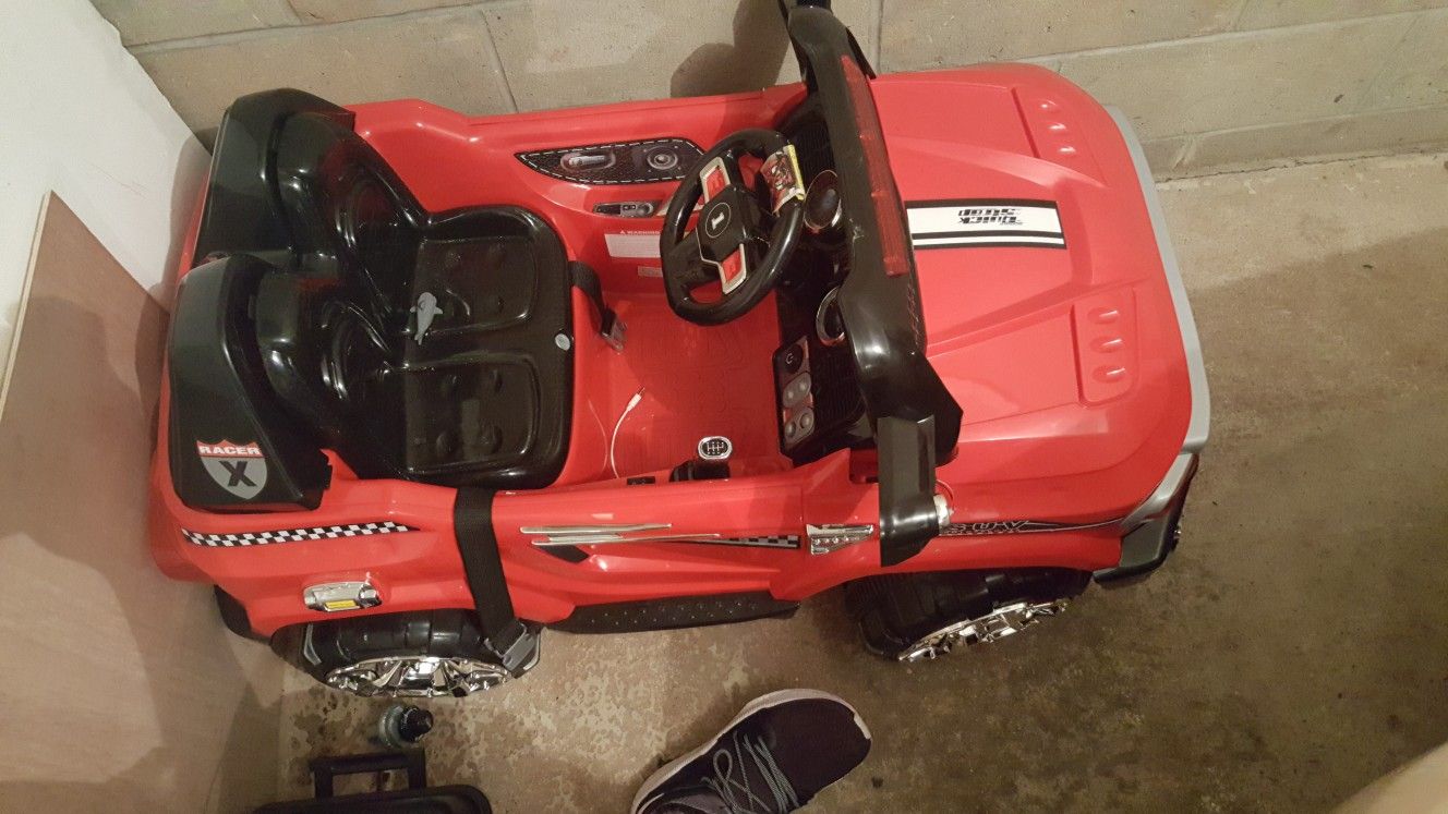 BATTERY OPERATED CHILDRENS POWER WHEELS GOGGLE QUICK STRAP CAR RED