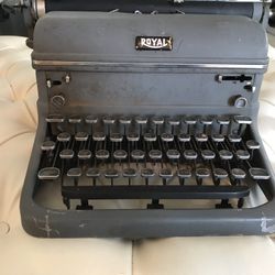 Vintage Royal Type Writer