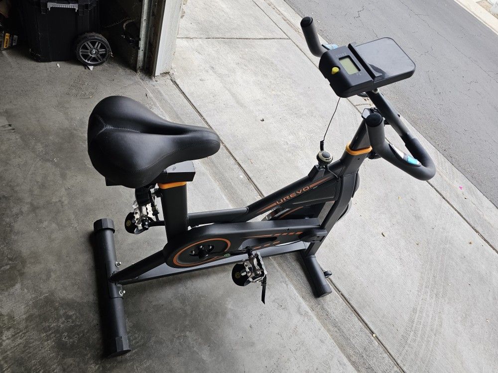 NEW UREVO Indoor Cycling Bike, Exercise Bike for Home Gym Cardio Bike Fitness Training Bike with Comfortable Seat Cushion