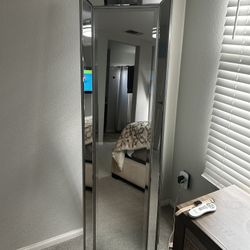 Stand up mirror