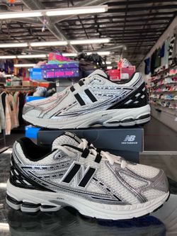 Women’s New Balance 1906R Silver Metallic Black