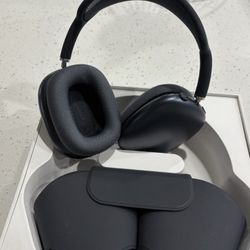 Black Airpod Pro Max