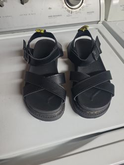 WOMEN'S SANDALS 