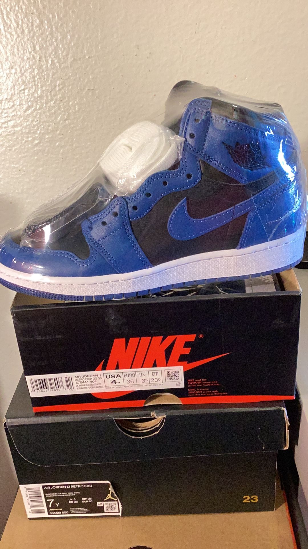 Air Jordan 1 Retro High OG Dark Marina Blue Grade School Size 4Y. Women Size 5.5