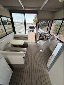 2001 Sun Tracker Party Cruiser 32