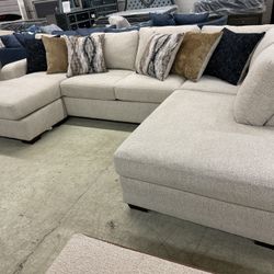 Gorgeous Brand New Sectional.  No Credit Needed Financing Available!  