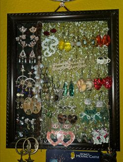 Earrings holder frame