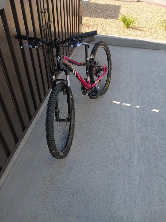 Specialized Mountain Bike 26"