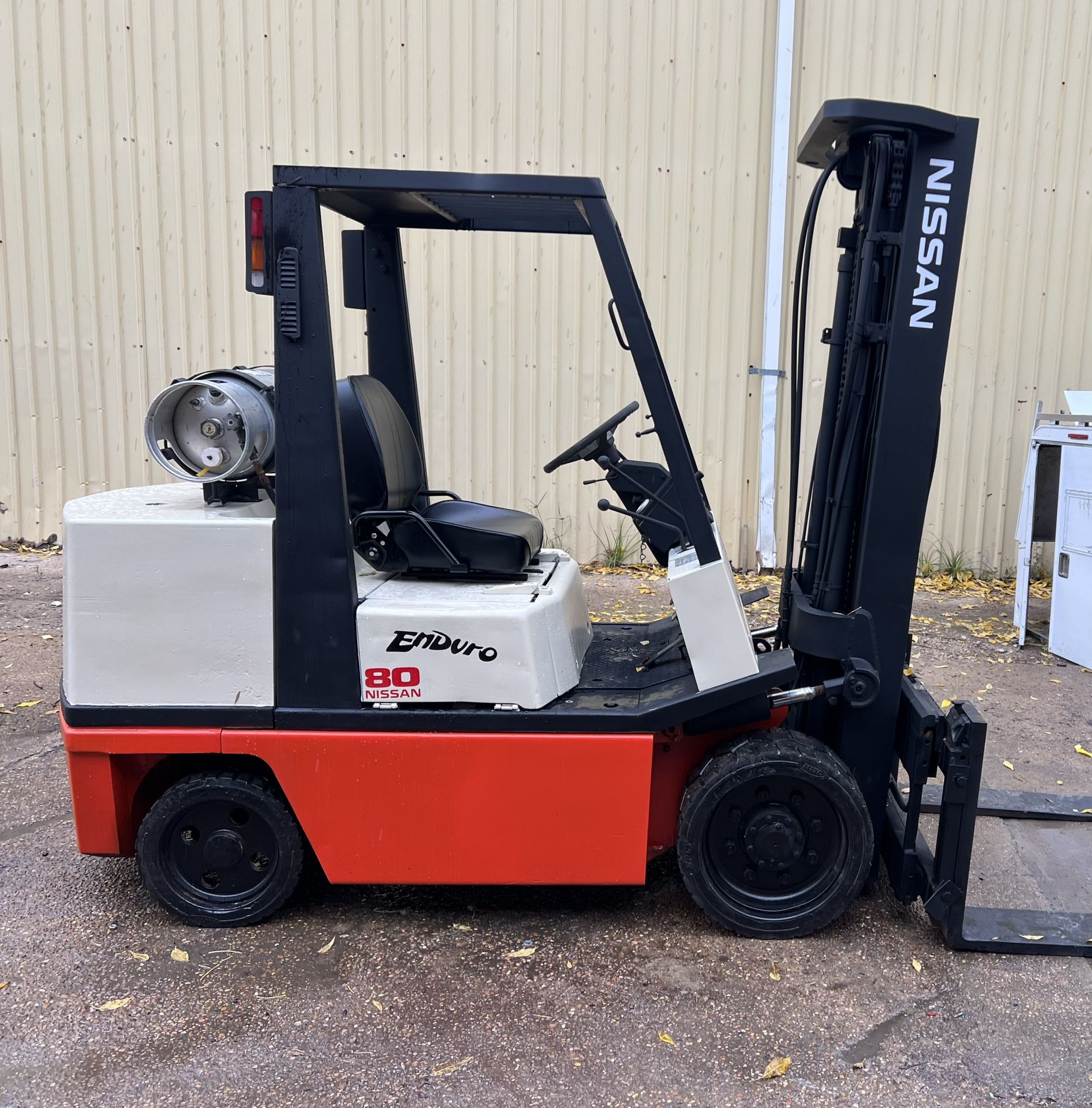 Nissan 8000lb Forklift