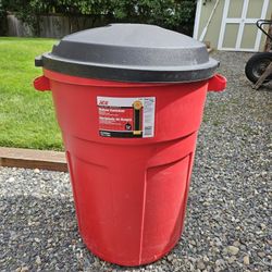 Garage  Can Rubbermaid Roughneck