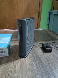 Motorola MG 7700 Modem and Router