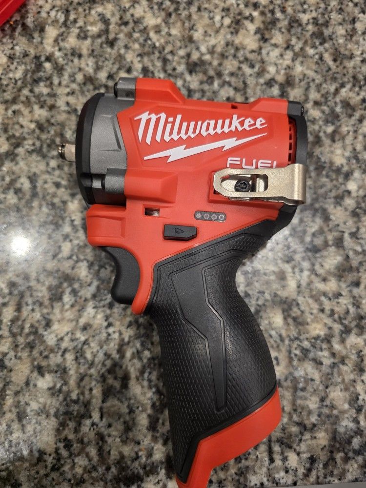 MILWAUKEE TOOLS