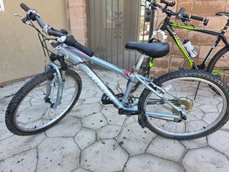 24" Specialized mountain Bike For Girl 8~12yrs Old