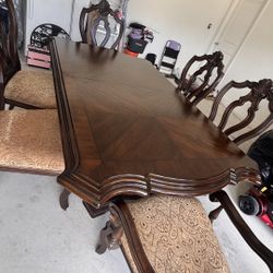 Dining Room Table  6 Chairs 