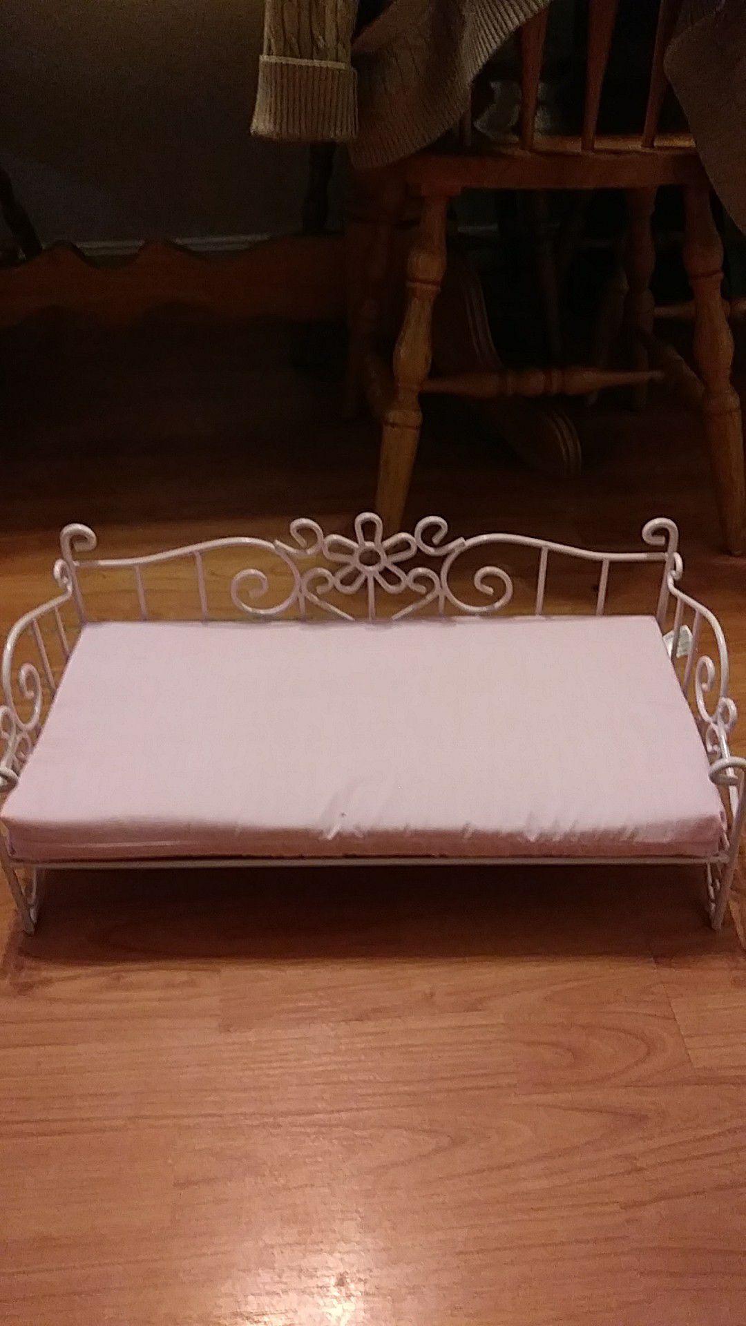 DOLLS DAYBED