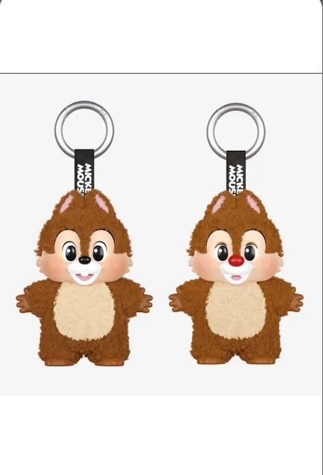 Mickey Family Cute Together - Chip And Dale