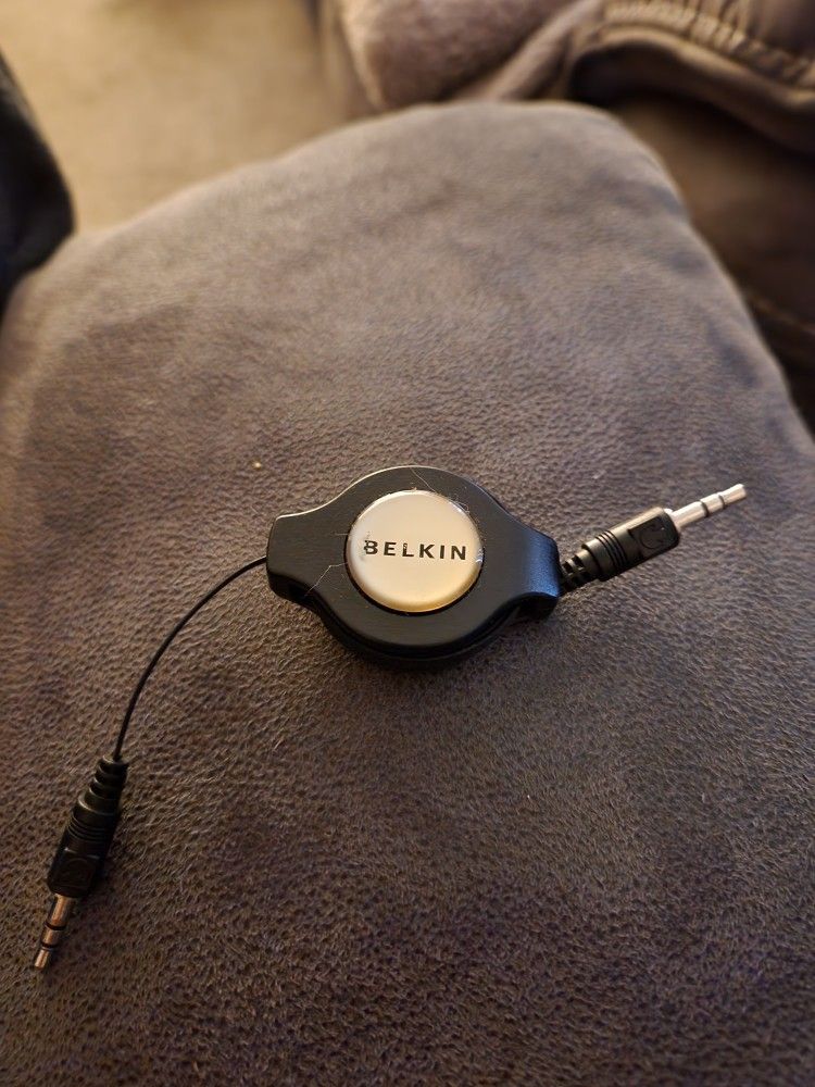 Belkin Retractable Car / Stereo Cable