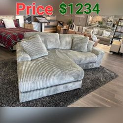 "Legendary Comfort, Surprising Price! The Lindyn Fog Sofa is Waiting for You!"