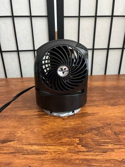 Vornado Flippi V6 Personal Air Circulation Fan Black, 2‑Speed, Mini Fan