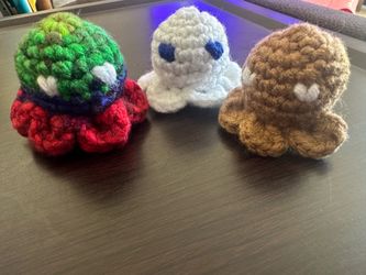 Crochet mini octopus amigurumi