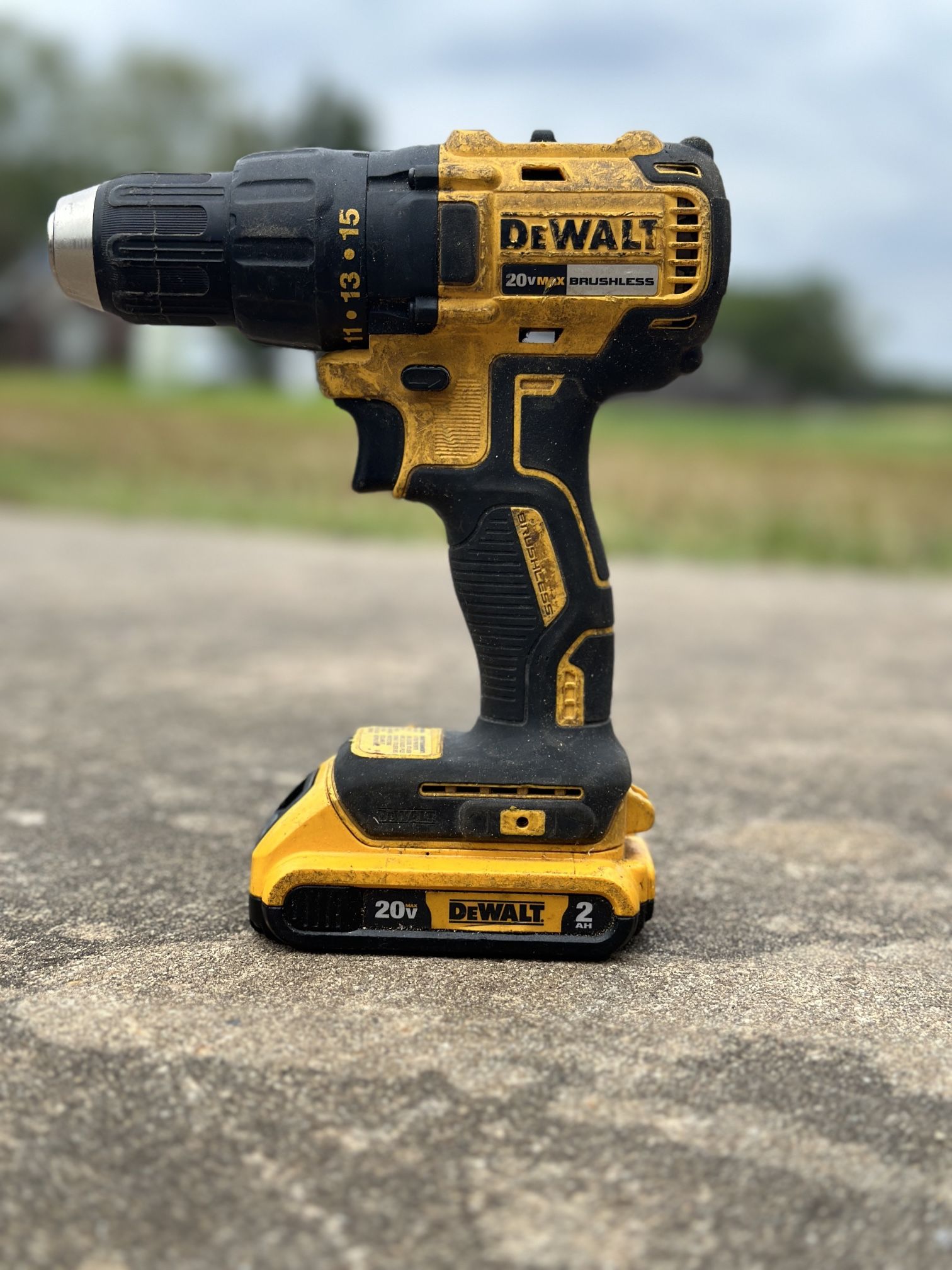 DeWalt 20V Max Variable Speed Drill Driver  W/ Battery 