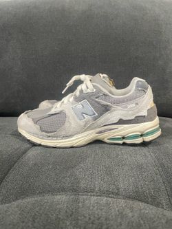 New Balance 2002r