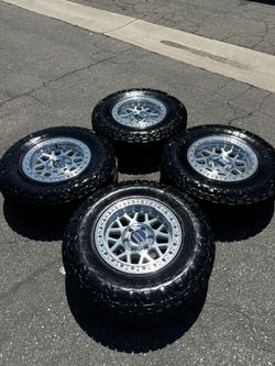 KMC KM549 GRS 6x5.5 17" Wheels With 33” Nitto RidgeGrappler Tires Machined